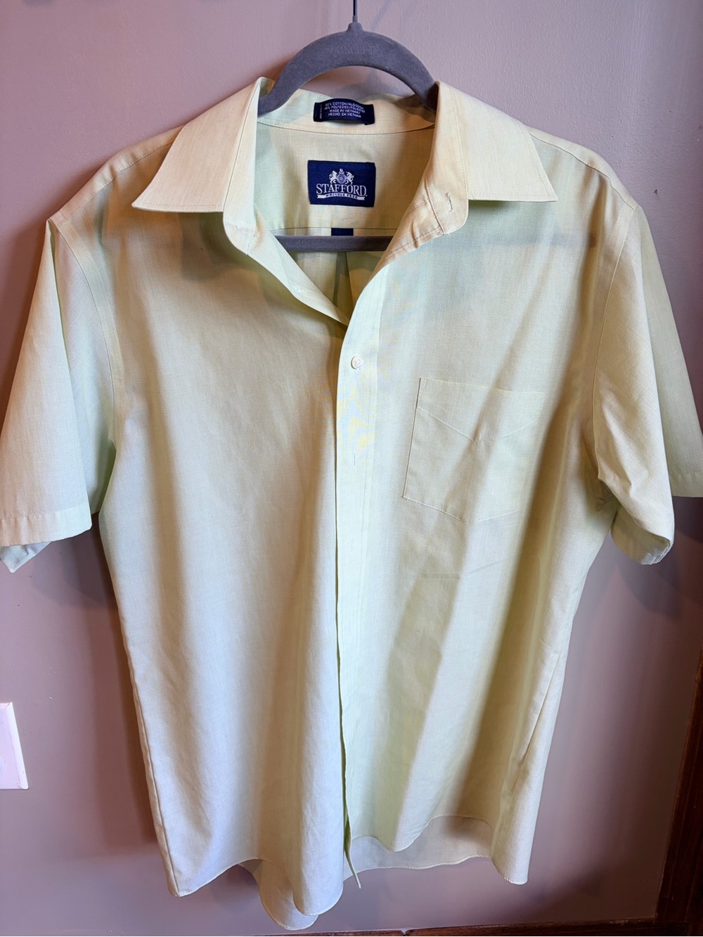Stafford Short-Sleeve Cotton Button-Up Shirt in Light Lime Green Neck 16
